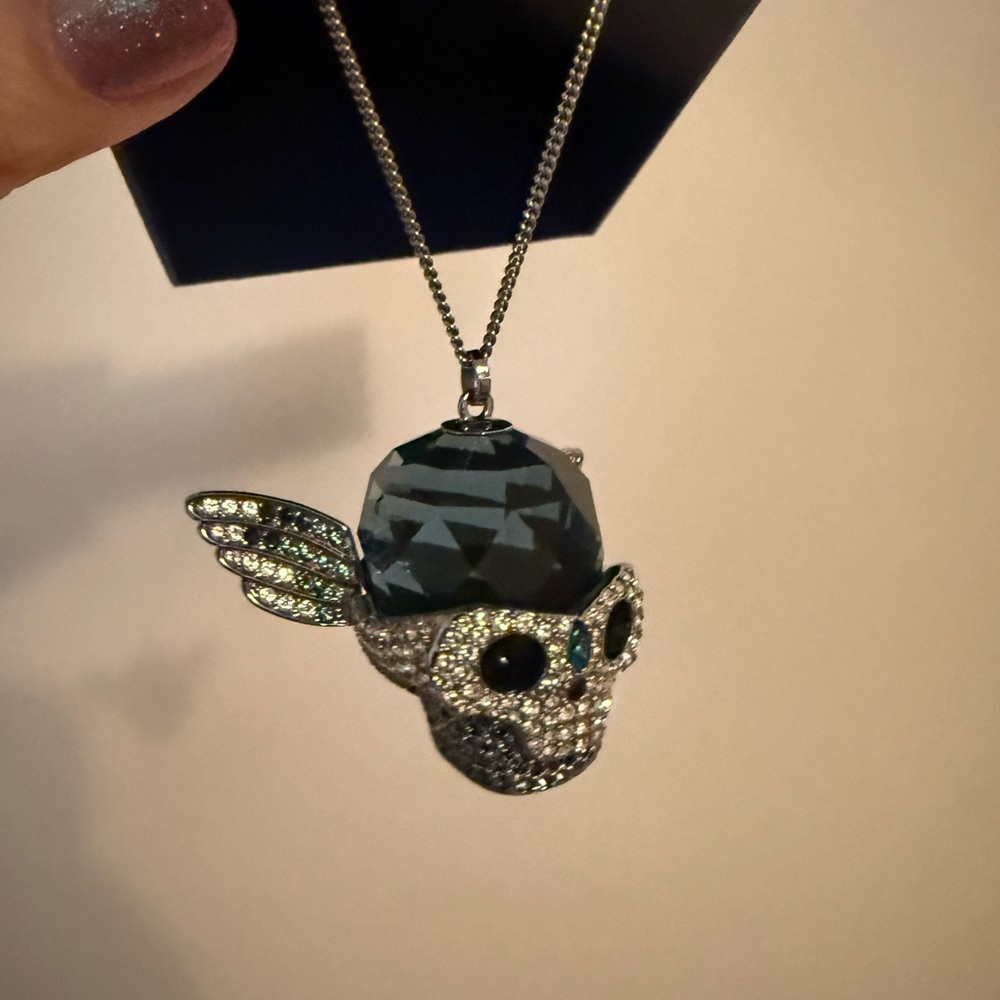Swarovski Passenger Biker Blue Crystal Skull Wings Pendant Necklace motorcycle